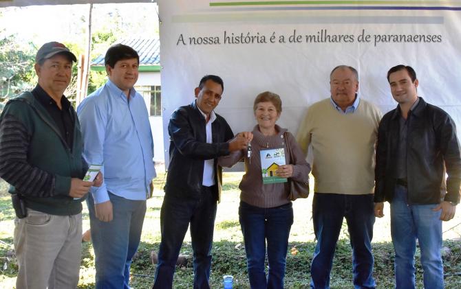 Câmara participa de entrega das chaves de Unidades Habitacionais